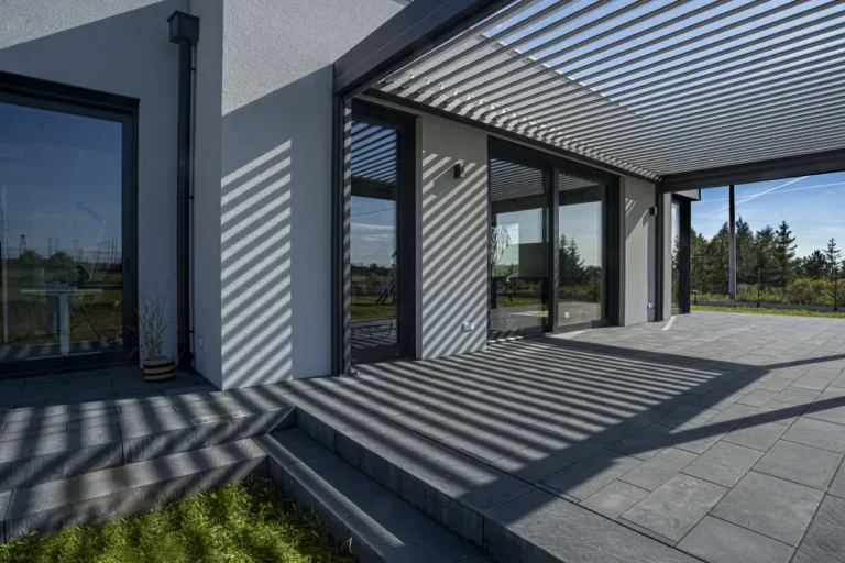 bioklimaticka-pergola-zlin-pohlad-na-terasu